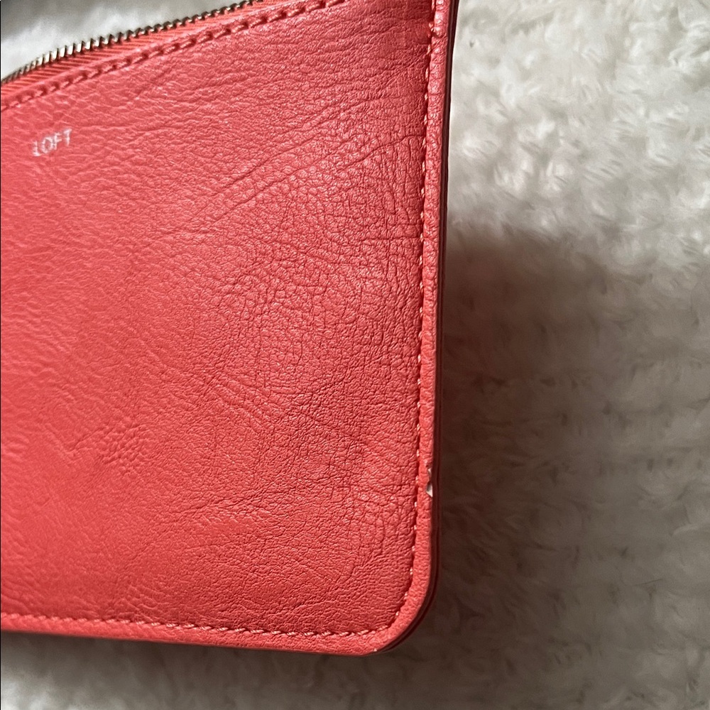 LOFT “LOVE” Coral Leather Zip Up Pouch Travel ID Organizer Wallet Casual - Picture 5 of 5